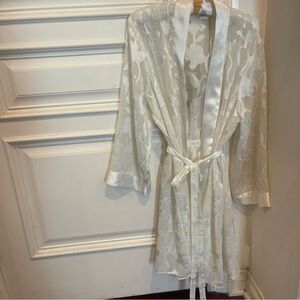 Morgan Taylor Cream Floral Women's Robe